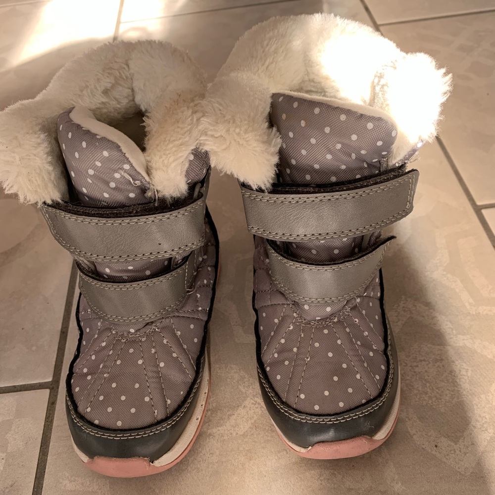 Toddler girl slip on snow boots!